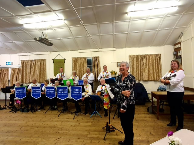 The Ukulele Players of Bury St Edmunds and Dorothy